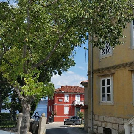 Apartment Palazzo Sare Vrbnik  Eksteriør bilde