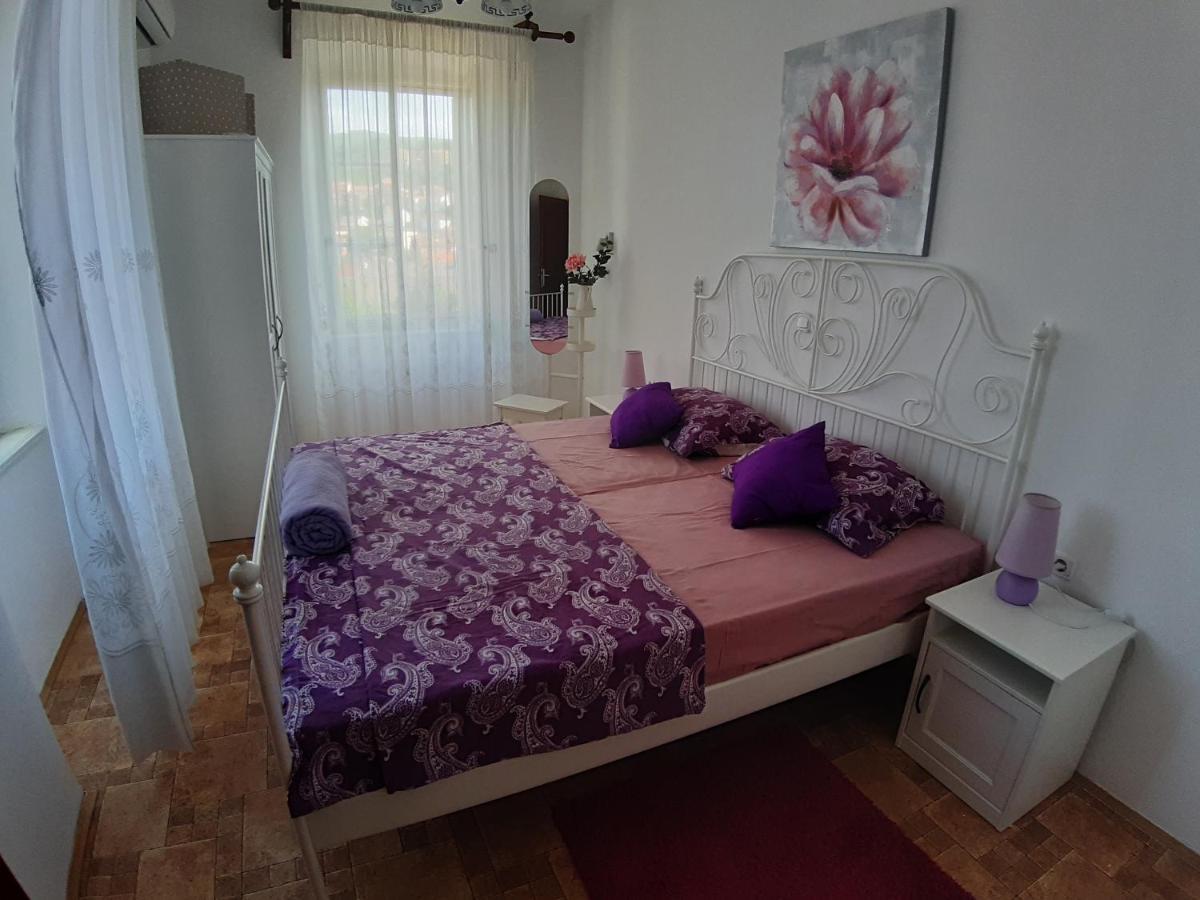Apartment Palazzo Sare Vrbnik  Eksteriør bilde