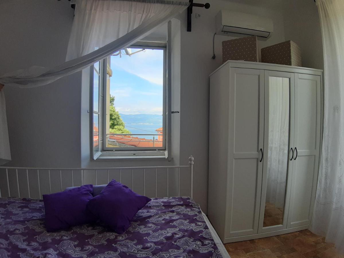 Apartment Palazzo Sare Vrbnik  Eksteriør bilde