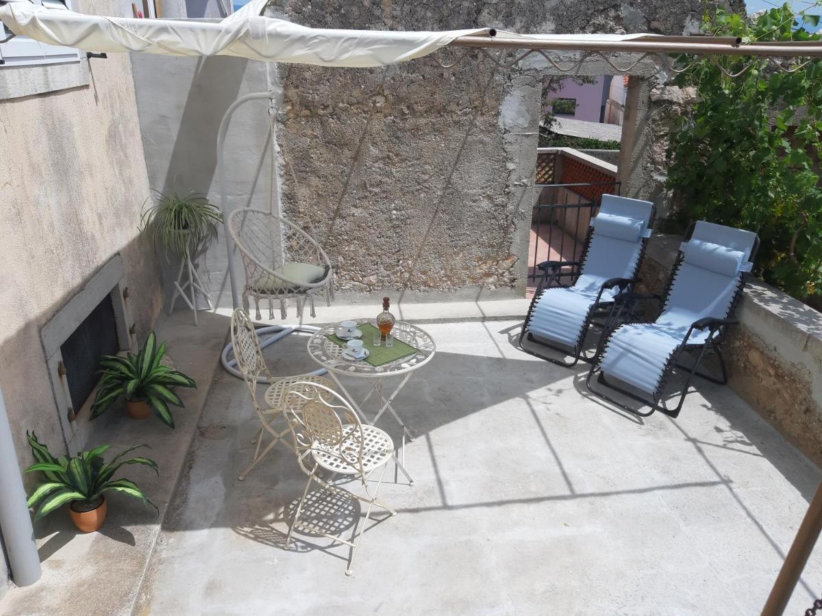 Apartment Palazzo Sare Vrbnik  Eksteriør bilde