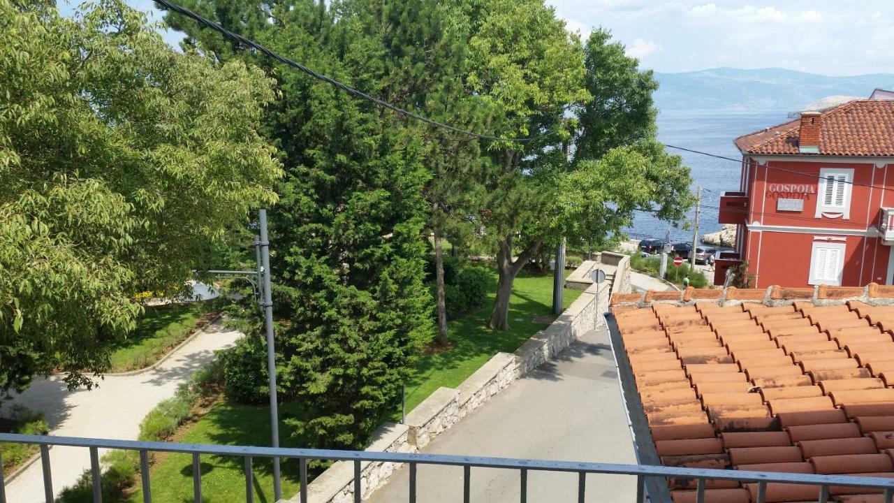 Apartment Palazzo Sare Vrbnik  Eksteriør bilde