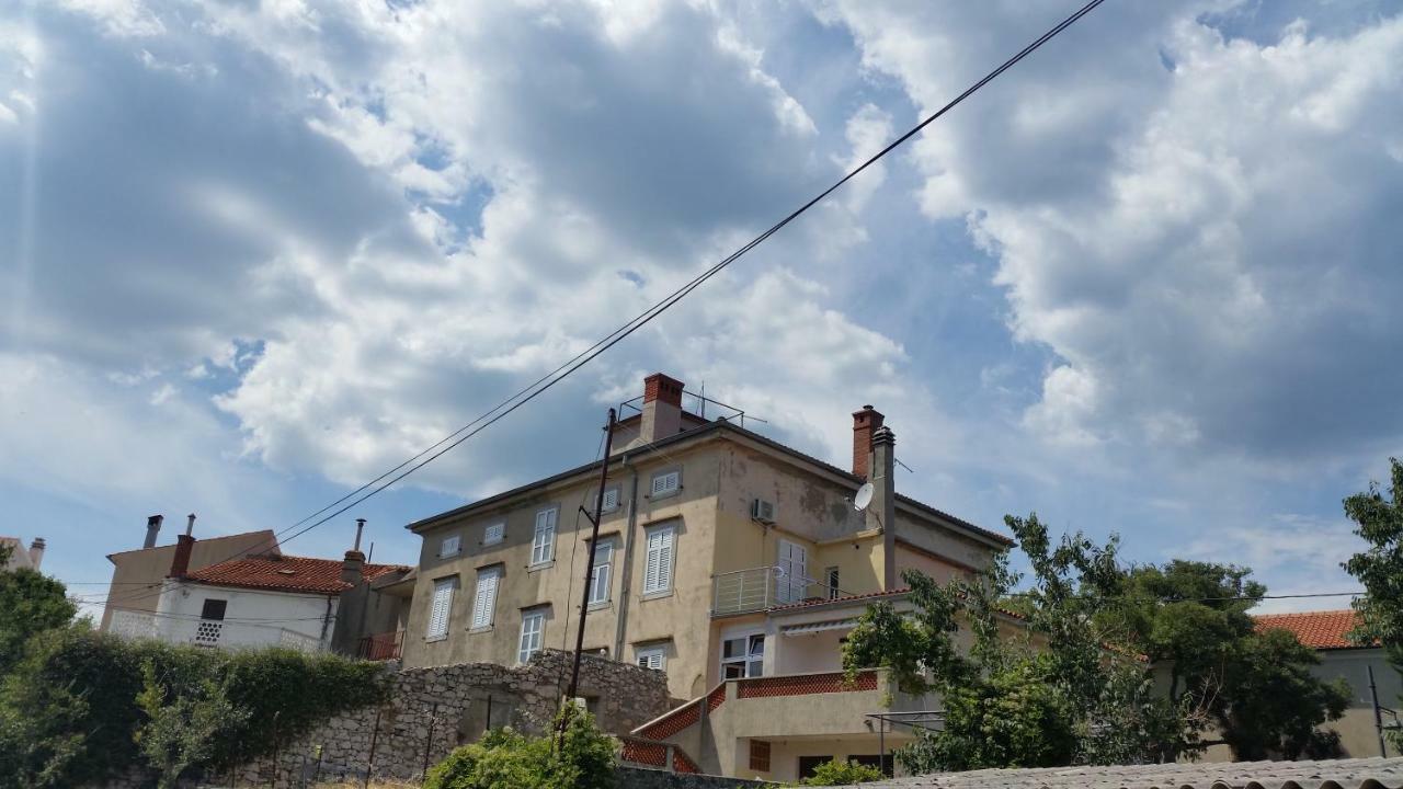Apartment Palazzo Sare Vrbnik  Eksteriør bilde