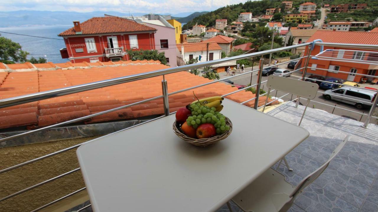 Apartment Palazzo Sare Vrbnik  Eksteriør bilde
