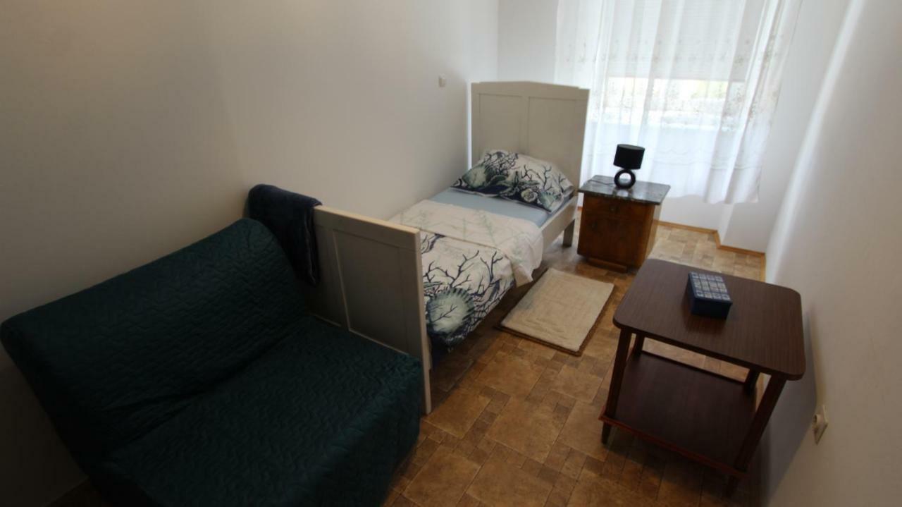 Apartment Palazzo Sare Vrbnik  Eksteriør bilde