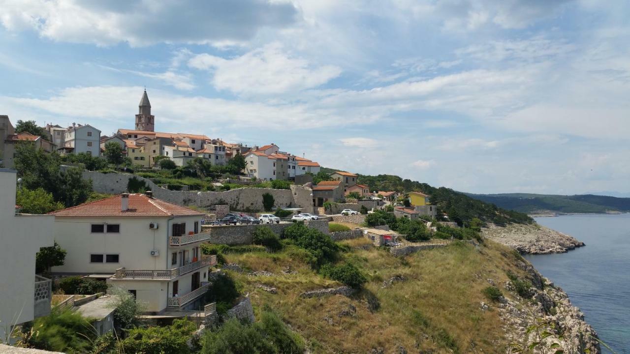 Apartment Palazzo Sare Vrbnik  Eksteriør bilde