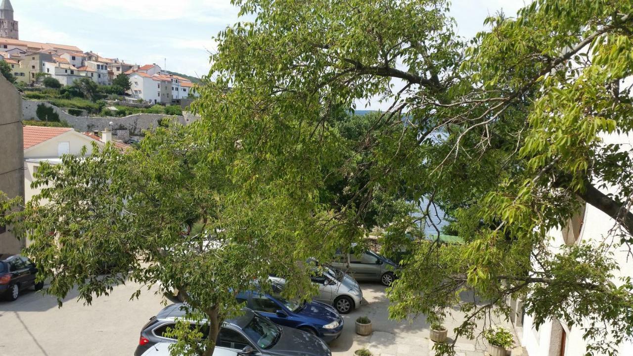 Apartment Palazzo Sare Vrbnik  Eksteriør bilde