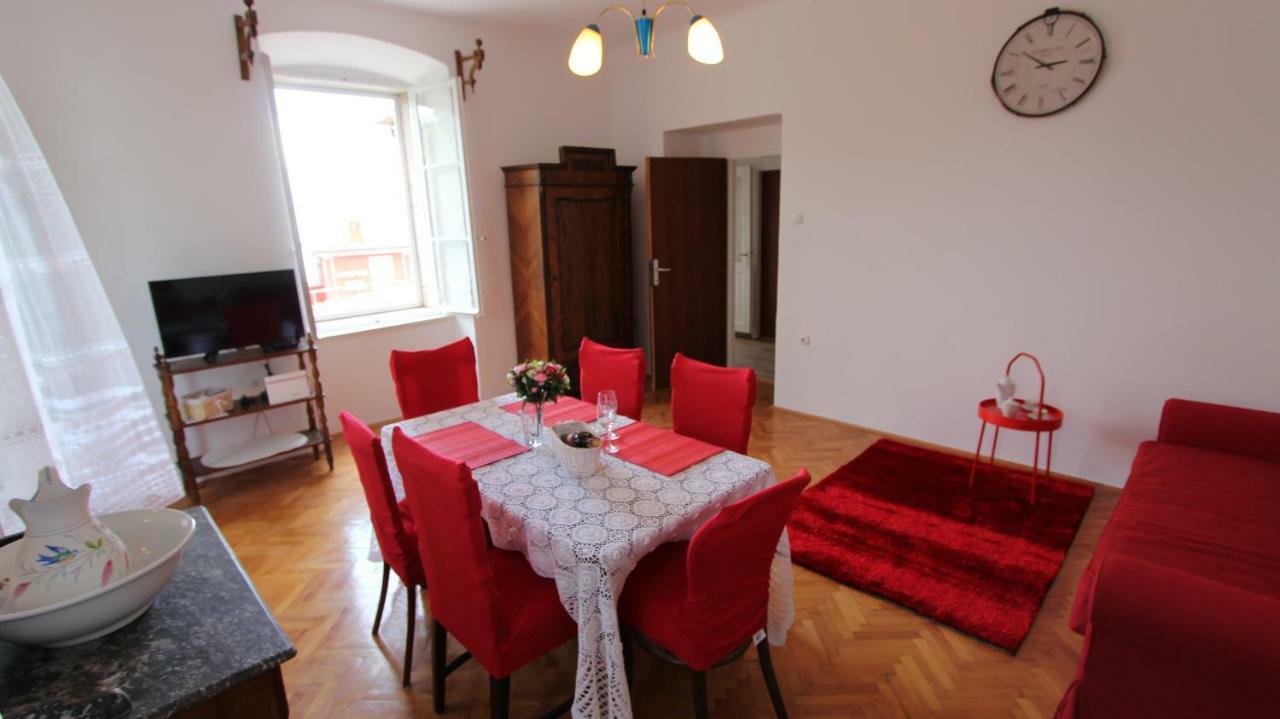 Apartment Palazzo Sare Vrbnik  Eksteriør bilde