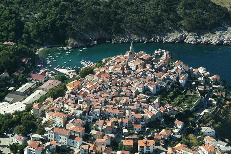 Apartment Palazzo Sare Vrbnik  Eksteriør bilde